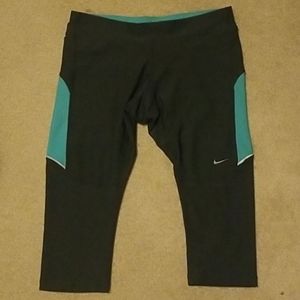 Nike Dri Fit Filament Capris  (M)